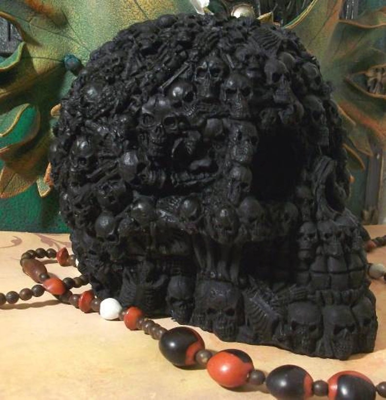 Free USA Shipping Beeswax Big BLACK Skull Of Skulls Skull Candle image 4