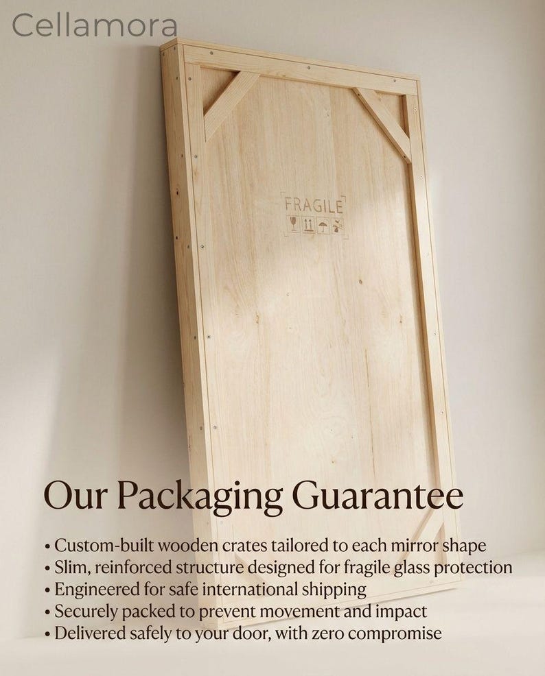 Puede incluir: Caja de madera clara con el texto "FRAGILE" y "Nuestra garant&iacute;a de embalaje". La caja est&aacute; dise&ntilde;ada para proteger art&iacute;culos fr&aacute;giles durante el env&iacute;o. La caja tiene una estructura reforzada.