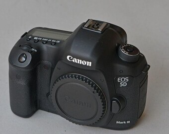 Câmera DSLR Canon EOS 5D Mark III de 22,3 MP