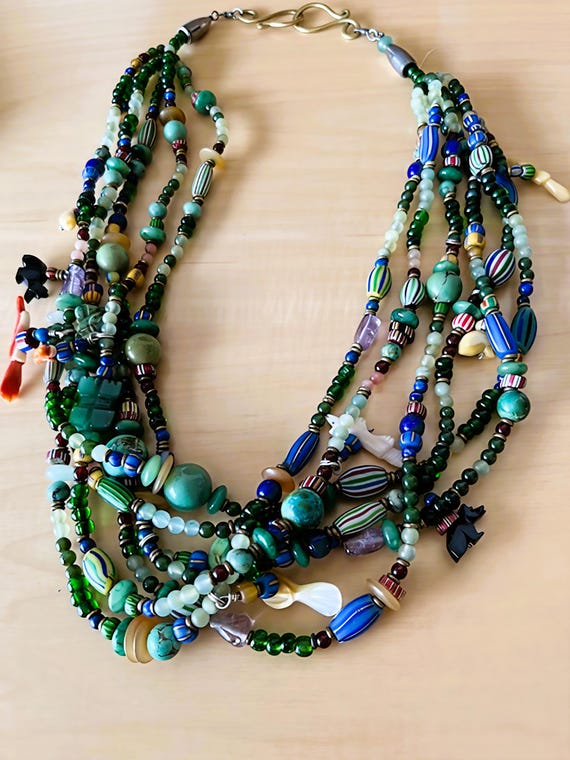 EXQUISITE BEADED NECKLACE