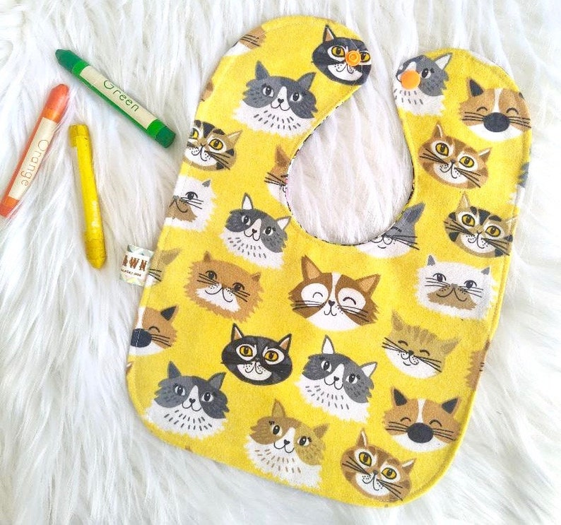 Reversible Bib Helllo Kitty Princess image 3