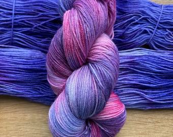Hand-dyed 4ply/sock weight yarn - Cosmic Cat