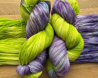 Hand-dyed 4ply/sock weight yarn - Spring Violets