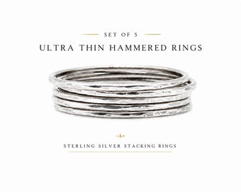Juego de 5 anillos ultrafinos de plata de ley martillada • Conjunto de delicados anillos apilables • Anillos minimalistas de plata • Anillos delgados de 1 mm