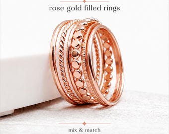 Conjunto de 6 anillos apilables chapados en oro rosa / Anillos de textura mixta / Anillos de capas hechos a mano / Anillos martillados con diseño de ramitas retorcidas