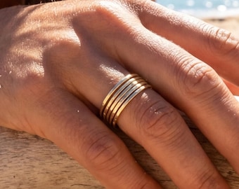 Set of 5 Gold Filled Stacking Rings, Dainty Hammered Rings, Thin Minimalist Ring Set, 14K Gold Filled Stackable Bands
