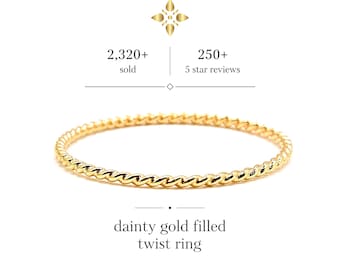 Anillo retorcido delicado chapado en oro • Anillo apilable ultrafino • Chapado en oro de 14k • Anillo minimalista para combinar con otros • Anillo de cuerda delicado