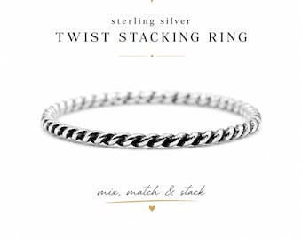 Anillo retorcido de plata de ley. Anillo apilable delicado. Anillo minimalista para combinar con otras prendas.
