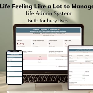 Op de afbeelding: Een laptop, smartphone en tablet met een life admin systeem interface. Het scherm toont een dashboard met secties voor rekeningen, abonnementen, afspraken en taken. Bovenin staat de tekst "Life Feeling Like a Lot to Manage?" en "Life Admin System."