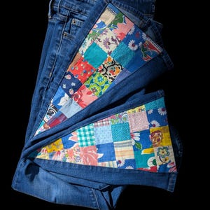 Puede incluir: Un juego de tres tazas de cerámica con un acabado mate moteado. Las tazas son de color crema, gris claro y gris oscuro. Cada taza tiene un diseño simple y minimalista.