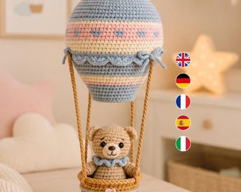 Schema PDF per realizzare un orsetto di peluche amigurumi in mongolfiera, decorazione per la cameretta all'uncinetto, regalo per la stanza del bambino in 5 lingue