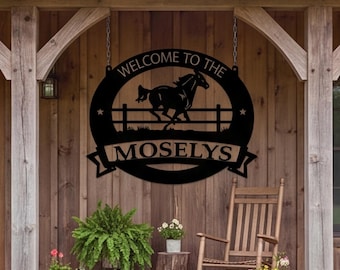 Placa de boas-vindas personalizada com cavalo em metal, placa de entrada personalizada para rancho, decoração de parede para casa no estilo faroeste, silhueta de animal galopando em aço.