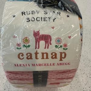 Jelly Roll pour la sieste au chat par Alexia Marcelle Abegg pour Ruby Star Society