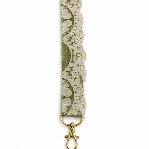 Vintage Ivory and Green Lace Keychain Wristlet – Vintage Glam Key Fob KC3