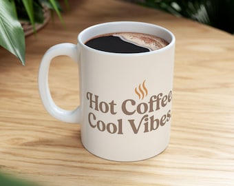 ホットコーヒー クールバイブス 11オンス マグカップ | レトロ 70年代 ミニマリスト | 皮肉たっぷりのグルーヴィーな美的ギフト