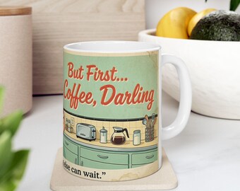 ウィットに富んだ、でもまずはコーヒー好きのダーリン 11オンス セラミックマグカップ | 1950年代レトロ主婦 | 生意気なミッドセンチュリーモダンキッチンキッチュ