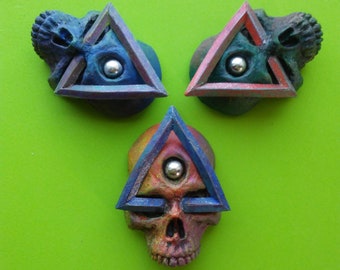 Cosmic Vision skull sculpture magnet