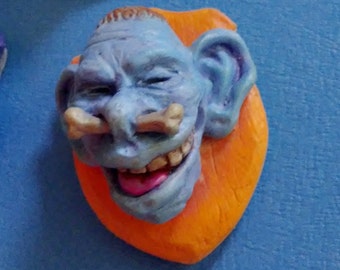 Mini Monster Medallion #8 UNCLE GEORGE  arttoy magnet - shrunken head tiki
