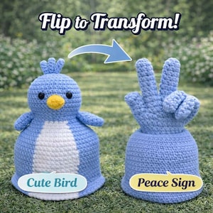 Puede incluir: Un pájaro azul de ganchillo se transforma en un signo de la paz. El pájaro tiene una barriga blanca y un pico amarillo. El texto "Flip to Transform!" está encima de los objetos, y "Cute Bird" y "Peace Sign" están en etiquetas.