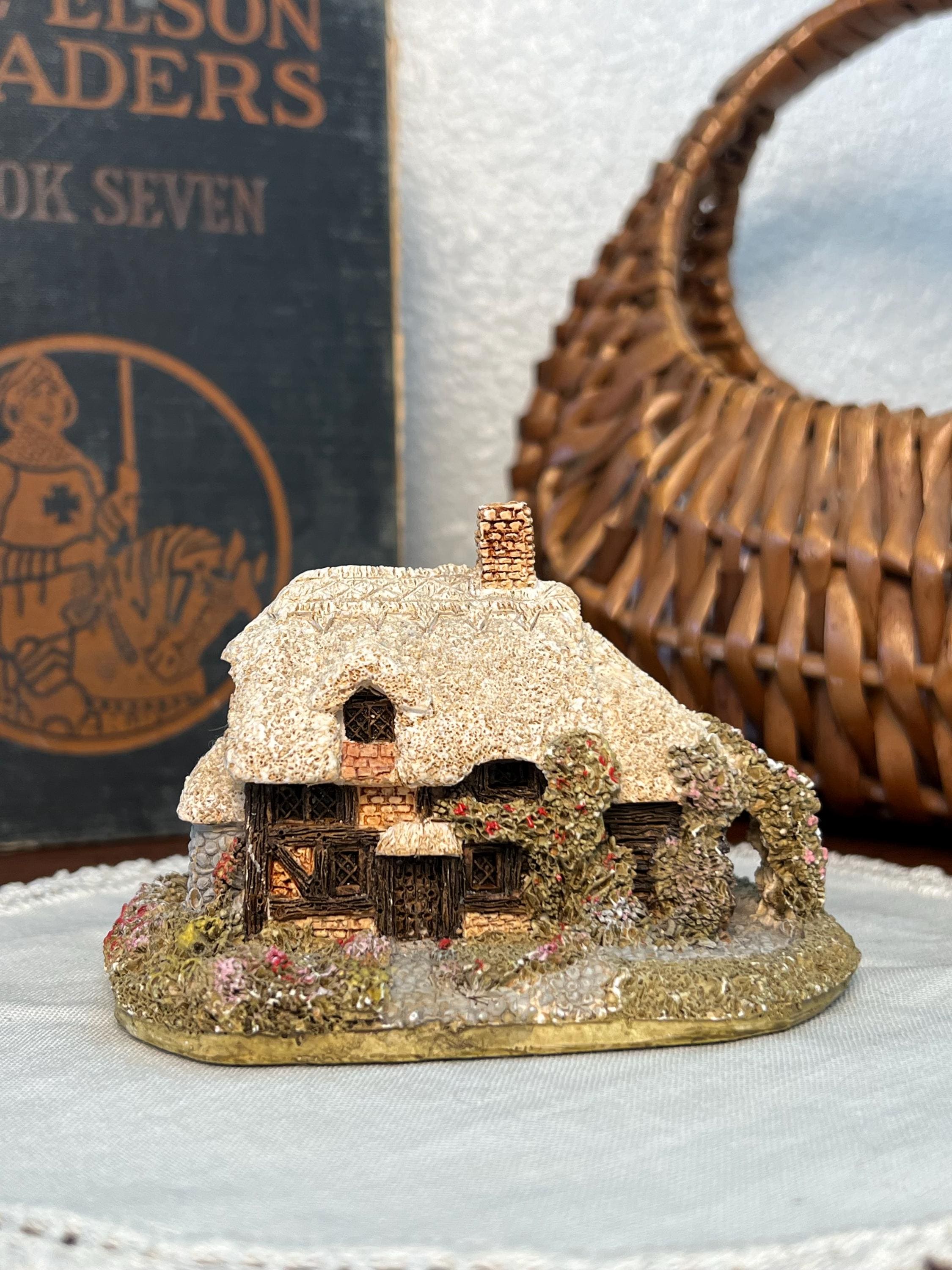 リリパットレーン GOLD TOP NUTKIN COTTAGE Lilliput Lane House - Etsy