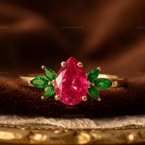 Bague rubis en argent sterling 925, rubis taille poire avec accents émeraude, bague avec pierres précieuses rouges de style vintage, cadeau de luxe avec pierre de naissance de juillet pour elle