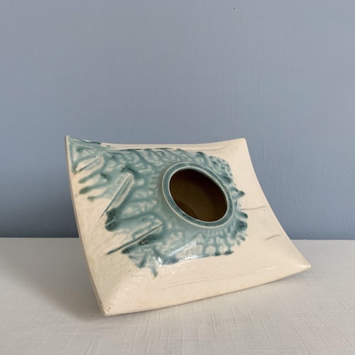 Vintage shops Closed Pillow Pod Pedestal Ikebana Vase