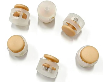 Zestaw 10 wiosennych spinek, mały prezent dla niej, zawierający biżuterię, ubrania, czapki, torby i inne artykuły DIY