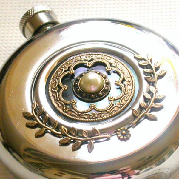 Victorian Bridesmaid Gift Women Flask Window Round Luxurious Hip Flask 4.5 oz Vintage Style Accessories for Her Gift for Woman
