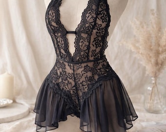 Lace Lingerie Set, Deep V Bralette Set, Soft Floral Underwear, Lightweight Breathable Intimates, Elegant Women Lingerie Set