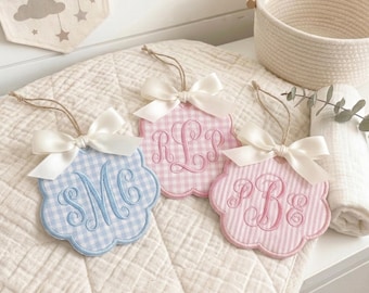 Etiqueta de identificación de bebé bordada personalizada, decoración de guardería con monograma personalizado, accesorio para anunciar el nacimiento del bebé