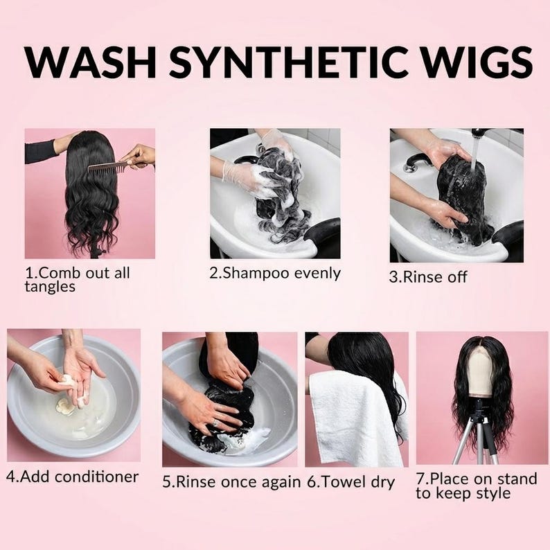 Op de afbeelding: Afbeelding met stappen voor het wassen van synthetische pruiken. De stappen omvatten het kammen, shampoo&euml;n, spoelen, toevoegen van conditioner, opnieuw spoelen, drogen met een handdoek en plaatsen van de pruik op een standaard. De tekst "WASH SYNTHETIC WIGS" staat bovenaan.
