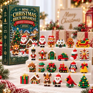 Könnte beinhalten: Ein Mini Christmas Brick Ornament Adventskalender 2026 mit 24 Tagen voller baubarer Weihnachtsfiguren. Das Set enthält kleine, aus Bausteinen gefertigte Ornamente wie den Weihnachtsmann, Rentiere, Schneemänner, einen Nussknacker und einen Zug.