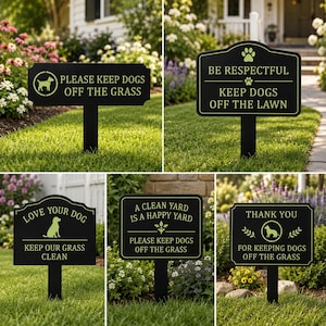 Puede incluir: Una colección de cinco letreros de jardín rectangulares negros con texto y gráficos en verde claro. Los letreros presentan varios mensajes, incluyendo 'Please keep dogs off the grass', 'Be respectful keep dogs off the lawn', 'Love your dog keep our grass clean', 'A clean yard is a happy yard' y 'Thank you for keeping dogs off the grass'.
