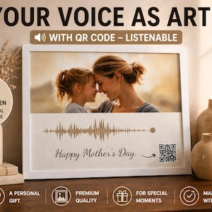 Könnte beinhalten: Ein gerahmtes Foto mit dem Text "YOUR VOICE AS ART" und "Happy Mother's Day." Das Bild zeigt eine Mutter und ein Kind, eine Schallwellengrafik und einen QR-Code. Der Rahmen ist weiß, und der Hintergrund umfasst dekorative Vasen und eine Kerze.