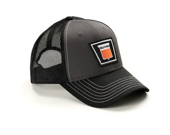 Cappello con logo Oliver, grigio con retro in rete nera, emblema Oliver Keystone