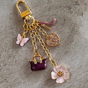 Taschenanhänger mit violettem Charm