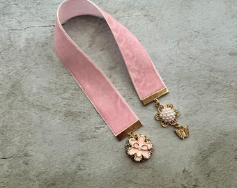 Roze fluwelen bladwijzer, bloembladwijzer