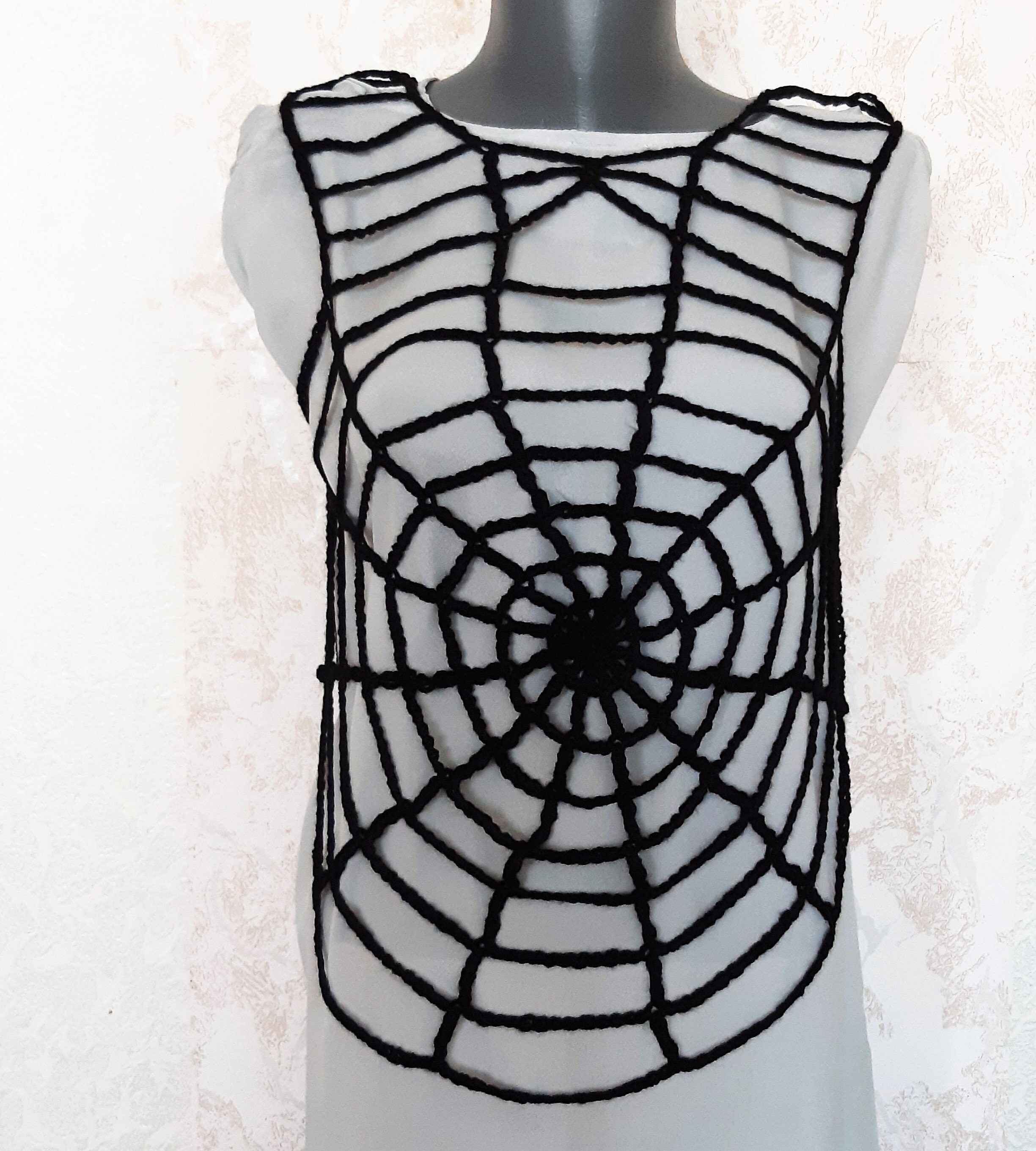 Kleding Dameskleding Tops & T-shirts Haltertops Ships free next day comes with free gift spiderweb crochet halter top with adjustable corset matching headband with dangling spider 