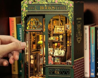 Owl Bookstore DIY Miniatur Kit - CuteBee Buch Nook Regal Einsatz, Holz Puppenhaus Bibliothek Szene Dekor Geschenk