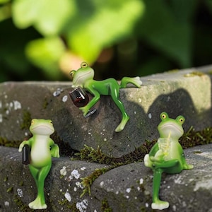 Funny Frog Planter Pot Huggers – Cute Resin Frog Figurines, Whimsical Indoor Plant Decor, Cottagecore Garden Ornament, Gift for Plant Lovers