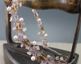 Colar com pérolas creme e fio de quartzo rosa