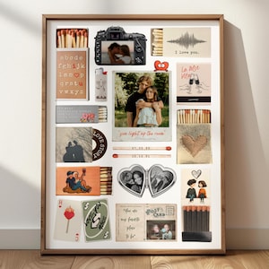 Può includere: Un collage incorniciato con vari ricordi romantici. Include una foto, una fotocamera, scatole di fiammiferi, cartoline e un medaglione a forma di cuore. Testo: "I love you", "You light up the room" e date.