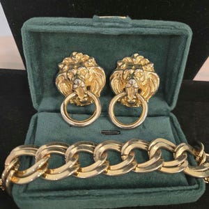 Lot de 2 boucles d'oreilles vintage dorées, boutons de lion et bracelet vintage doré, gros bijoux bijoux vintage parure de bijoux cadeau pour elle