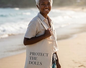 Borsa tote Protect the Dolls / Borsa tote minimalista in tela con stampa tipografica / Edizione limitata