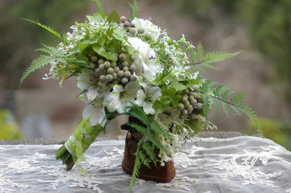 12-14 LARGE St. Patricks Irish Wedding Green Bouquet off White Real Touch  Rose and Green Silk Clover Bridal Shamrock - Etsy Canada