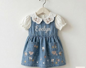 Personalisiertes Baby-Denim-Kleid, Gesticktes Blumen-Outfit, Benutzerdefiniertes Namensandenken