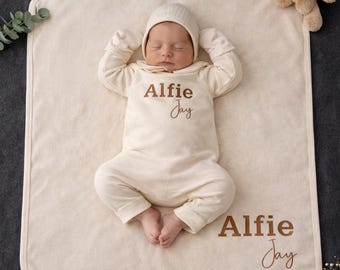 Personalisiertes Baby Set mit Namen, Neugeborenen Outfit, Strampler Decke Mütze Handschuhe Set