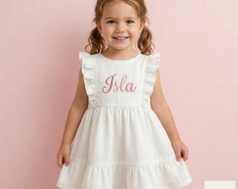 Personalisierte Musselin Babykleid, gestickte Name Kleinkind Outfit, Rüschen Details