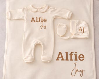 Personalisiertes Baby Set mit Namen, Neugeborenen Outfit, Strampler Decke Mütze Handschuhe Set