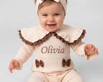 Personalisierte gerippte Baumwolle Baby Strampler mit Spitzenkragen, Stirnband Outfit